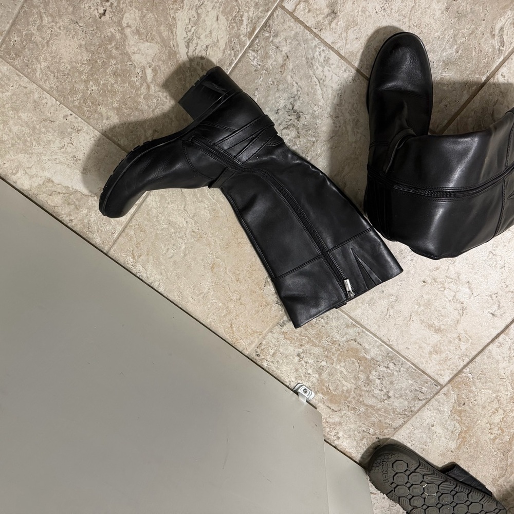 Black Knee-High Leather Boots 9.5 m